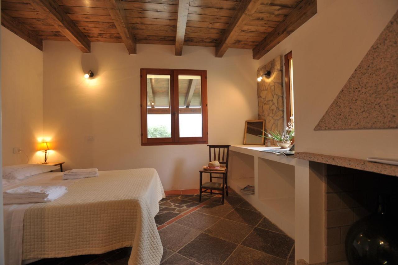 Lierus B&B Gonnosfanàdiga Екстериор снимка